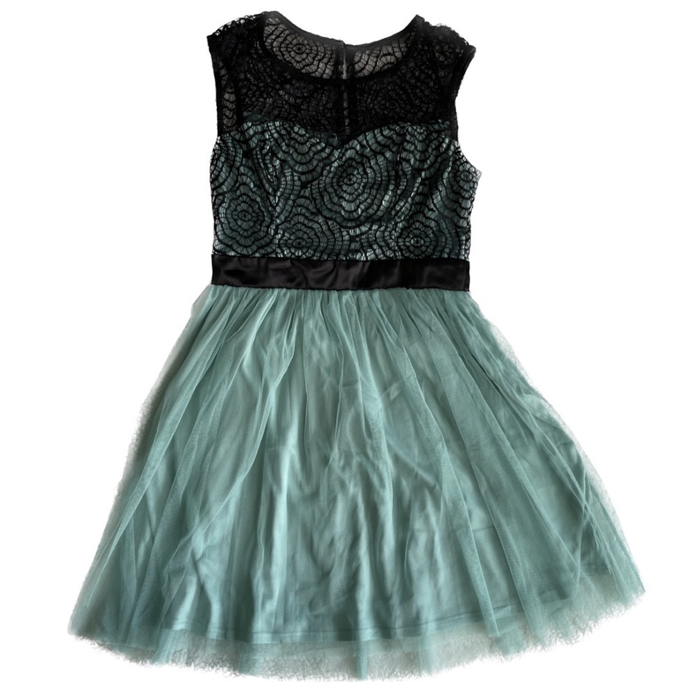 ModCloth floral lace tulle dress | Starlet’s Web | sweetheart neckline retro